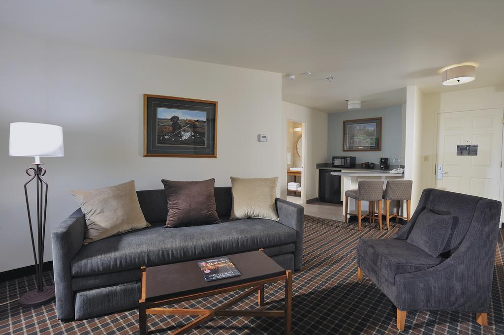 Deluxe King Suite