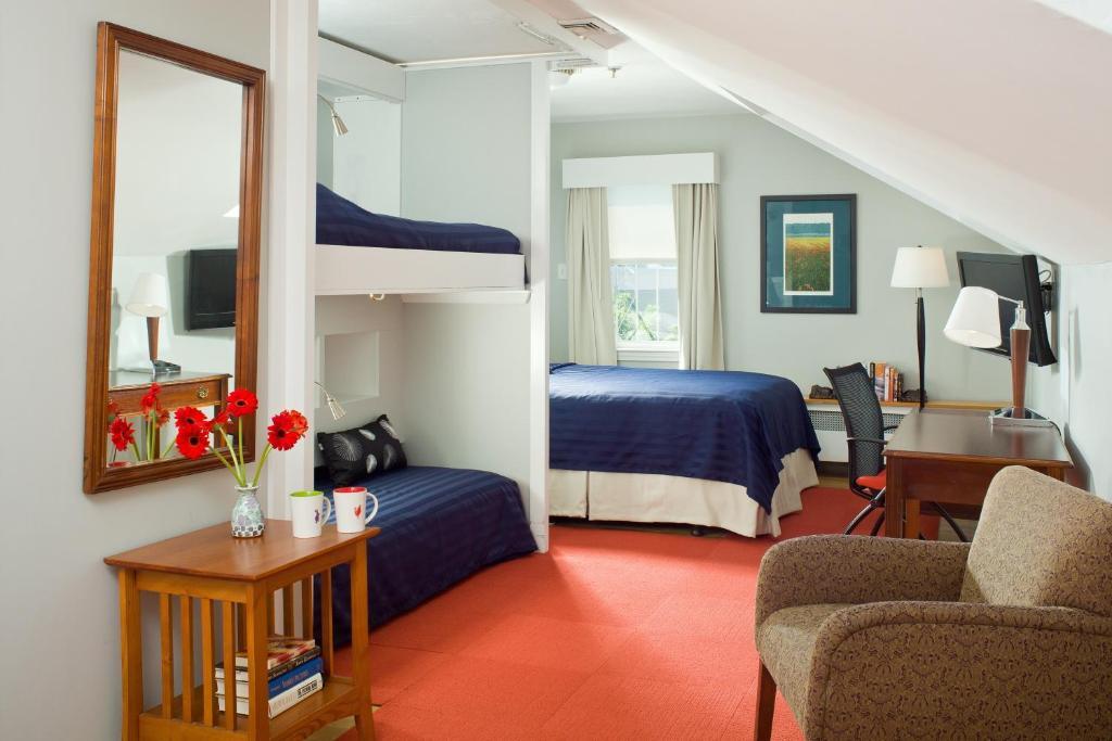 Queen Room with Two Single Beds