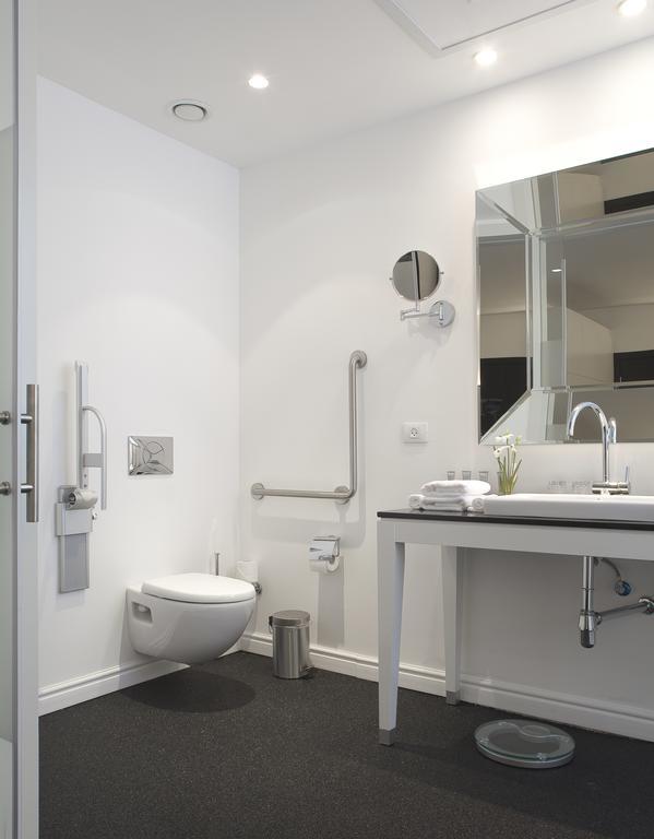 Executive,1213670917:JPEG