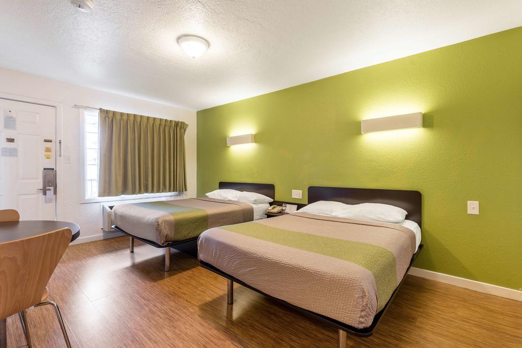 King Room - Non-Smoking