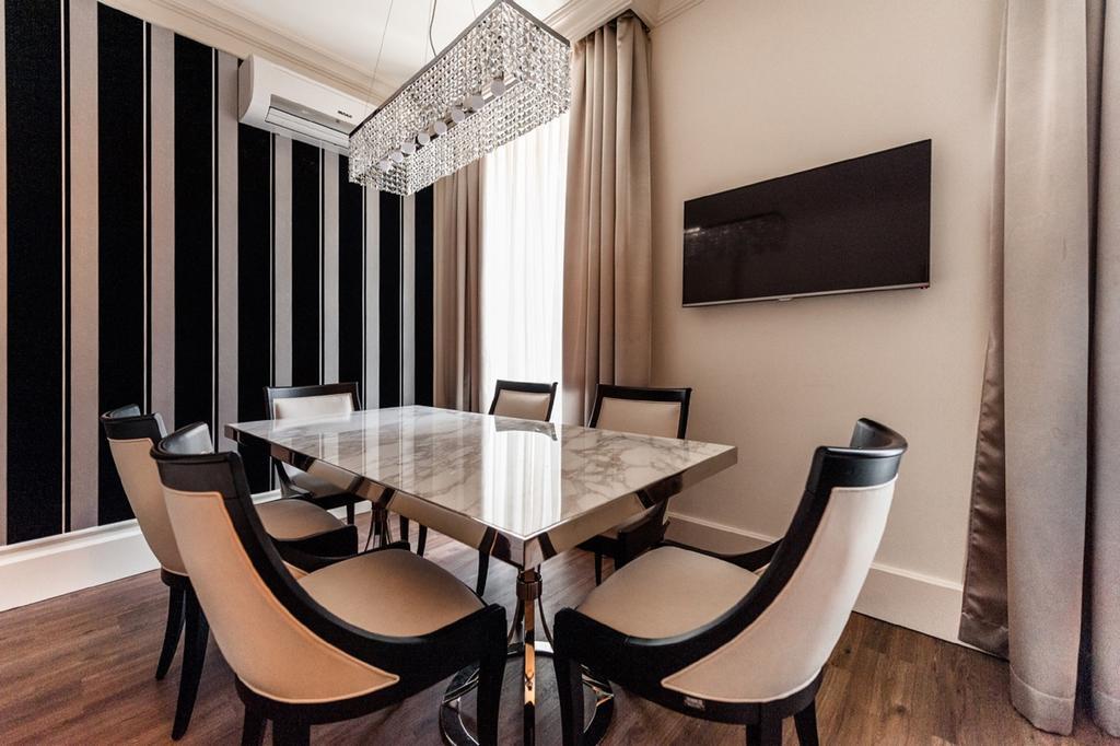 One-Bedroom Apartment (5 Adults) - Split Level - Separate Building