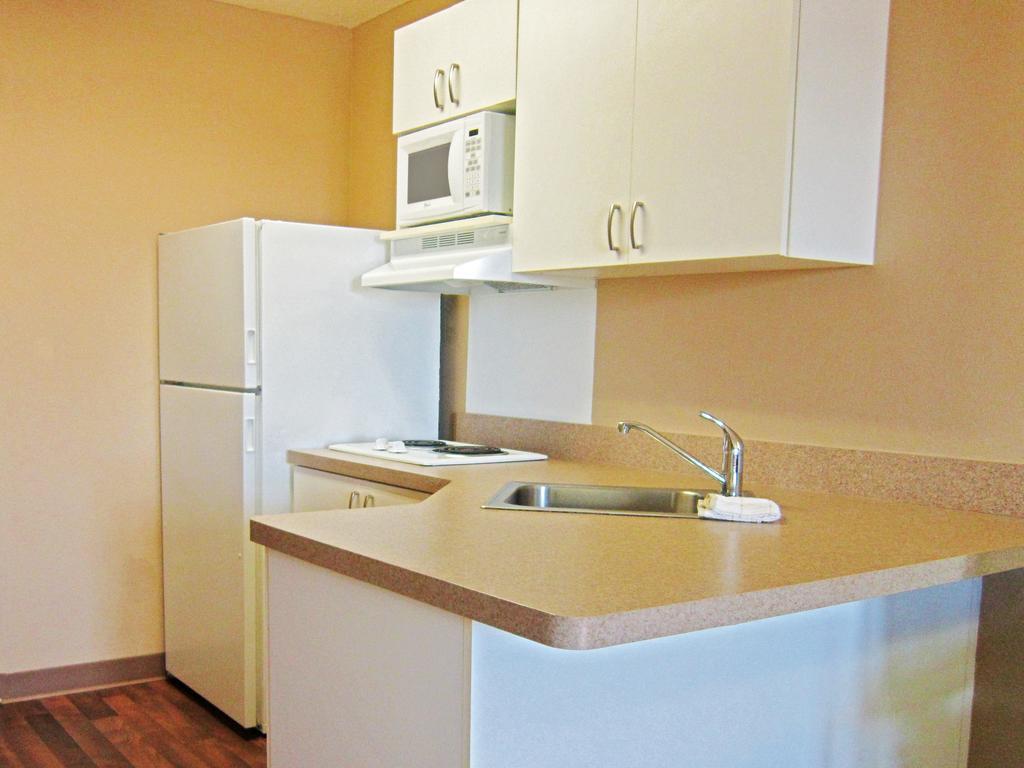 Studio with 1 King Bed -Disability Access - Non-Smoking
