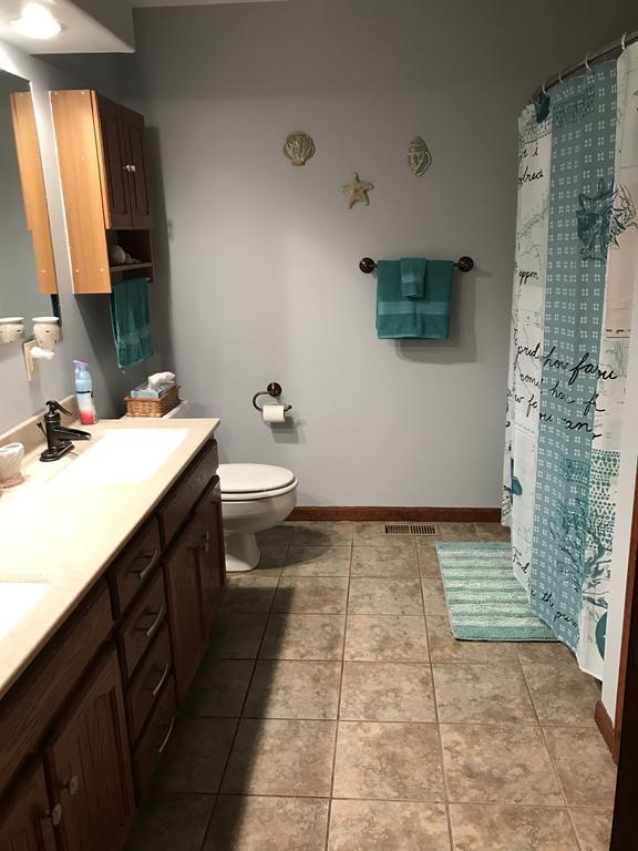 Three-Bedroom House,389808588:JPEG