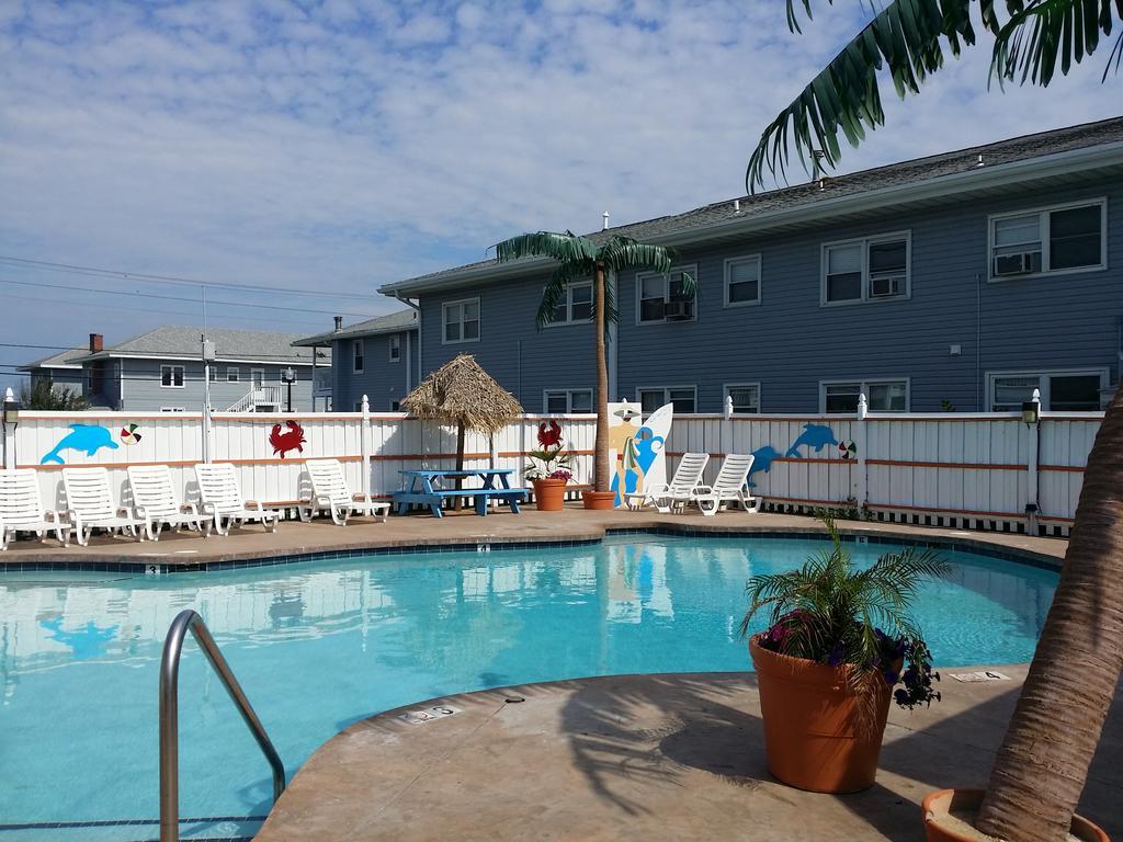 Queen Suite with Pool View