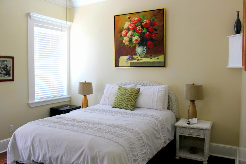 Queen Room,779285826:JPEG