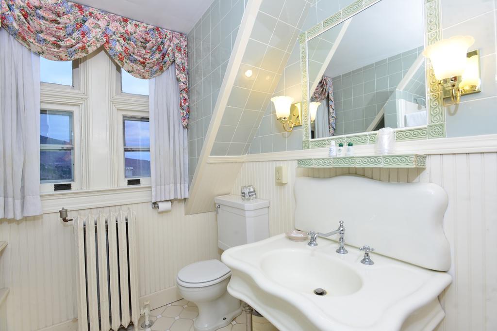 Double Room,1542712363:JPEG