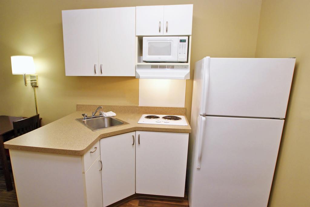 1 Queen Bed | Non-Smoking, Kitchen