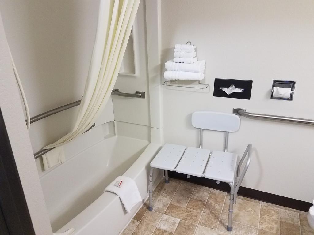 Queen Room with Bath Tub - Mobility Accessible/Non-Smoking,443446113:JPEG