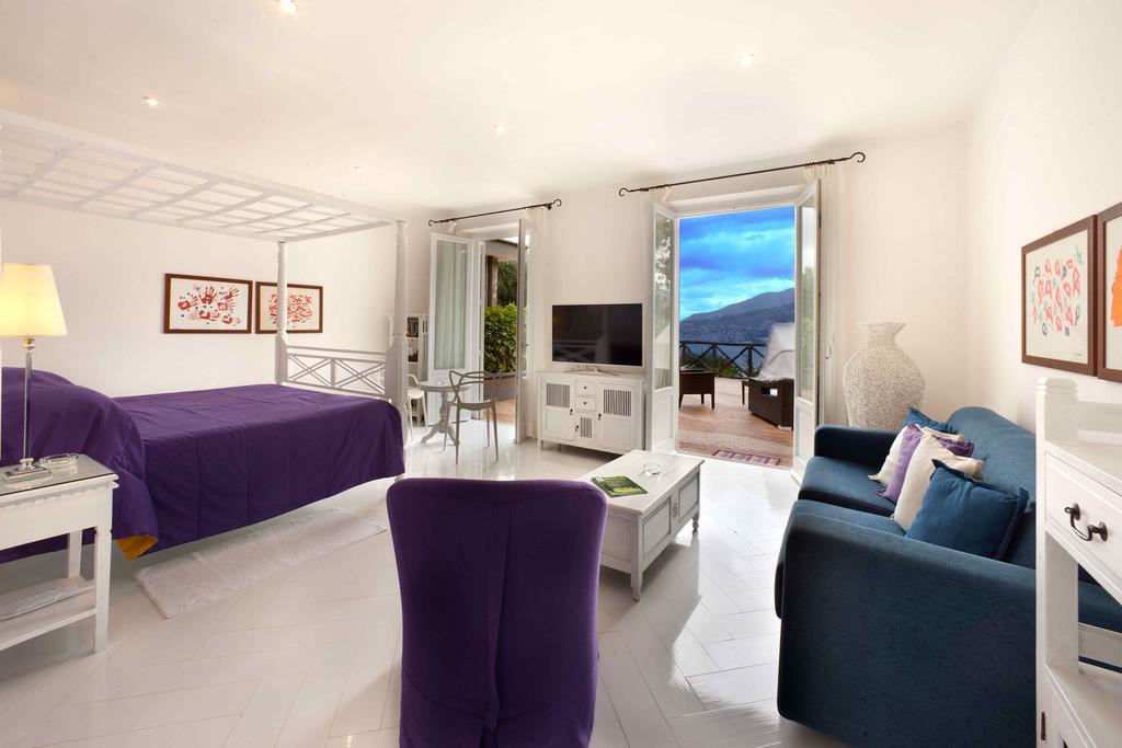 Suite with Hot Tub- Annex