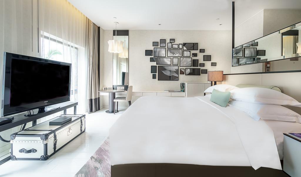 Gabrielle / Camelia Room