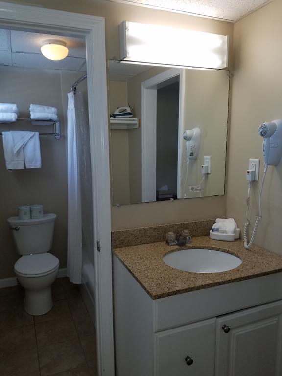 Standard Room with 4 Entire Park Passes/each night of stay