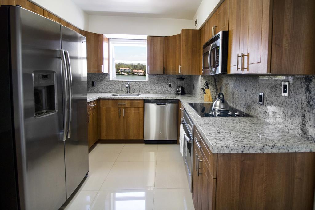 Corner Bayview Master Suite 2 Bedroom 2 Bath and Kitchen