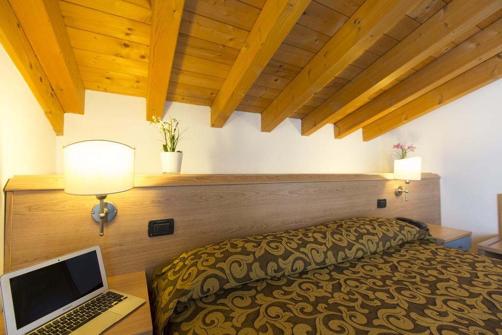 Double or Twin Room with Sea View