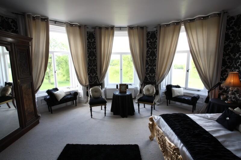 One-Bedroom Queen Suite