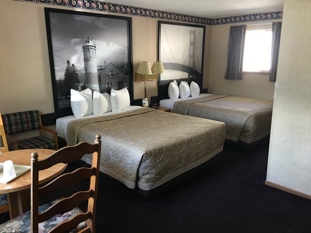 Lakefront Deluxe Queen Room with Two Queen Beds - Non-Smoking