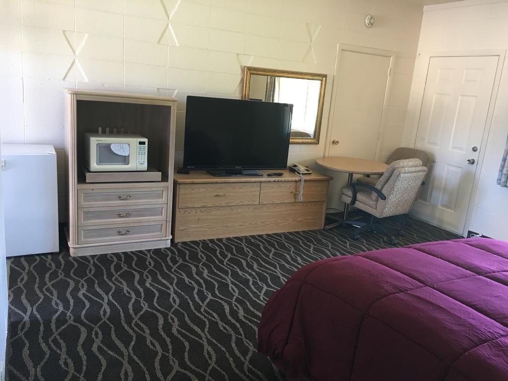 Queen Room - Non-Smoking
