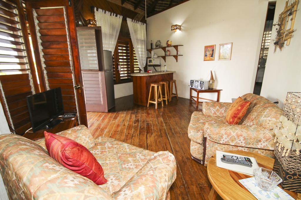 Moon Bungalow,416186841:JPEG