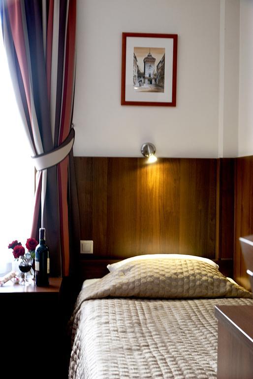 Double Room Business,1212095677:JPEG