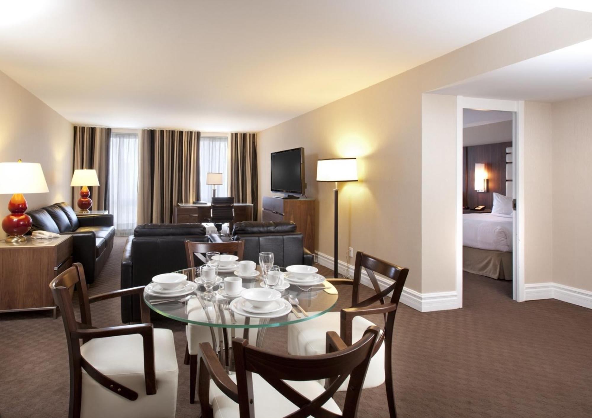 Deluxe King Suite