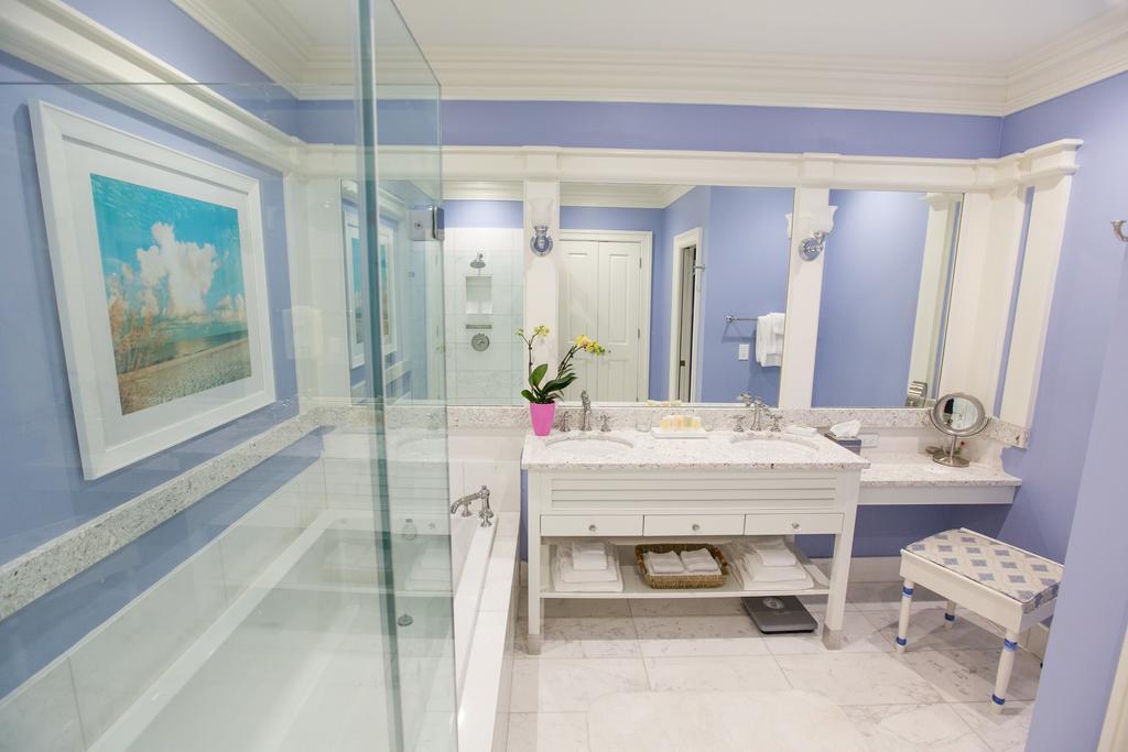 Harbor Deluxe King with Balcony - Last Minute Deal