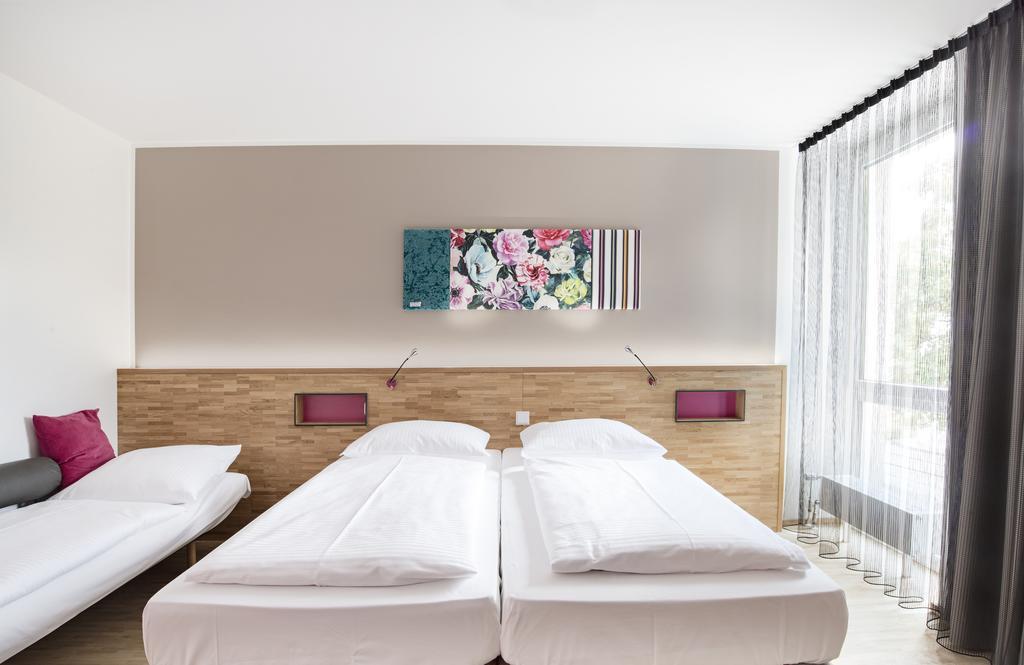 Triple Room,435323559:JPEG