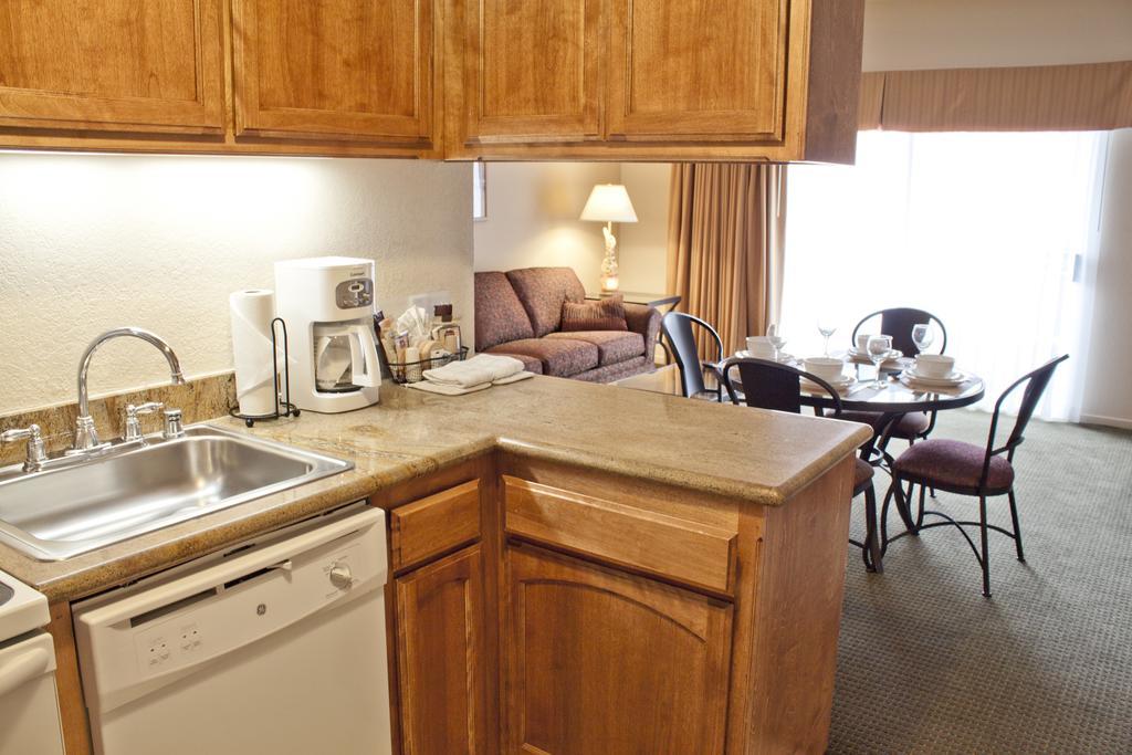 1 BEDROOM KING SUITE PLUS WITH BALCONY