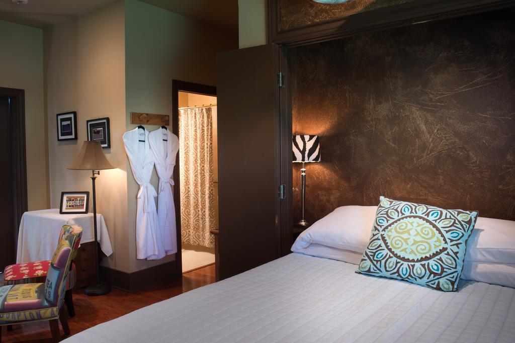 Standard Queen Room