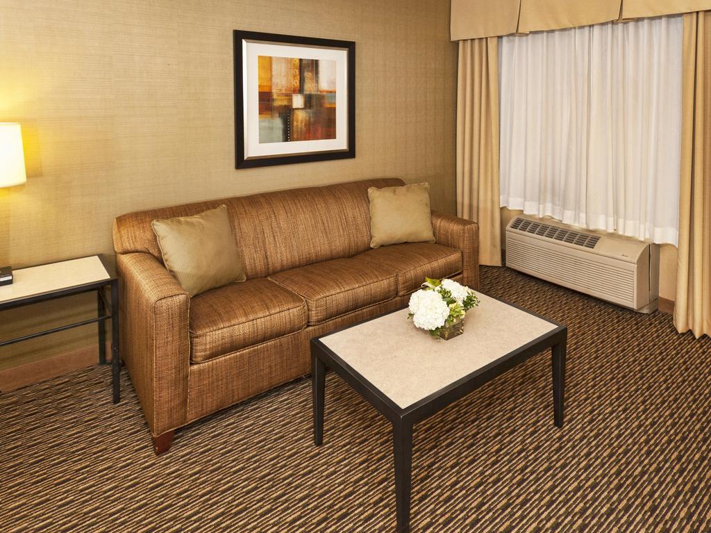 Double Room with Lake View,541777656:JPEG