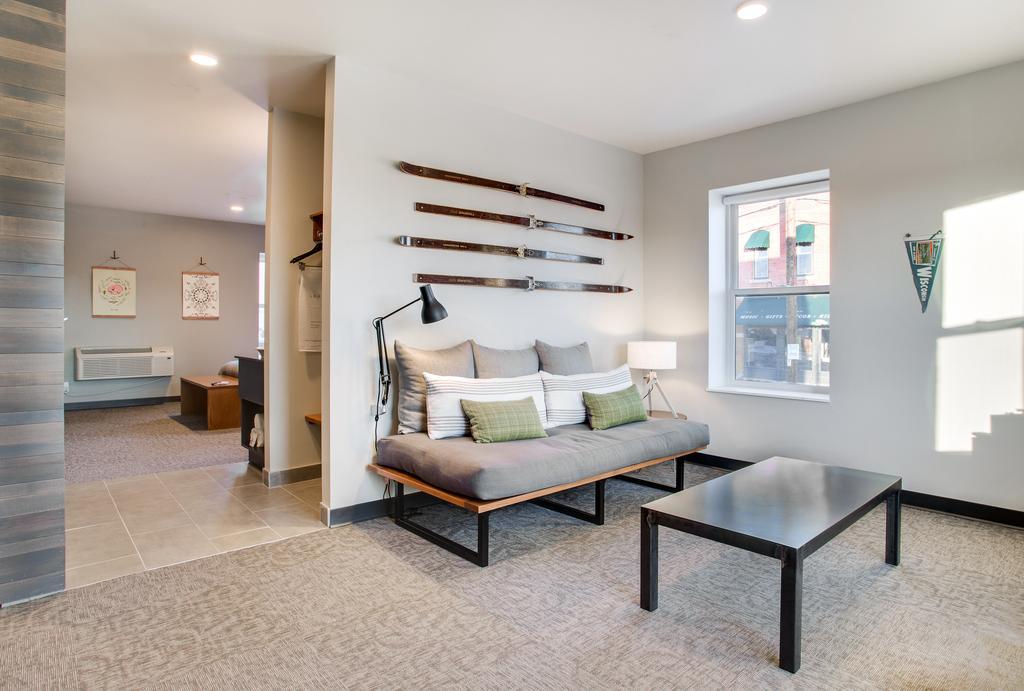 Deluxe King Suite