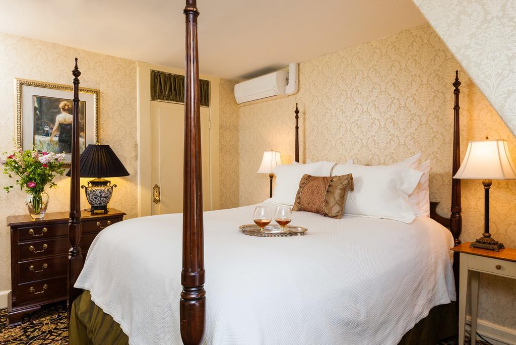 Standard Queen Room