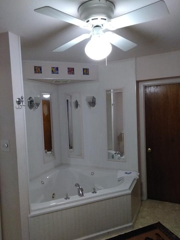 Queen Suite with Fireplace