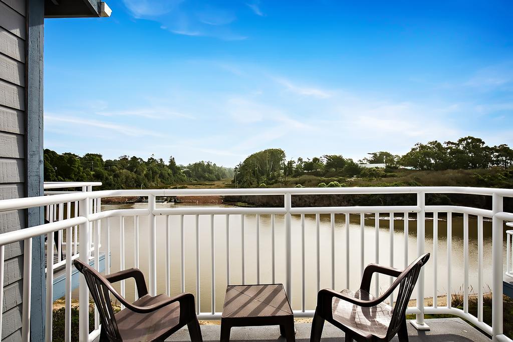 2 Queens with Balcony Estuary View