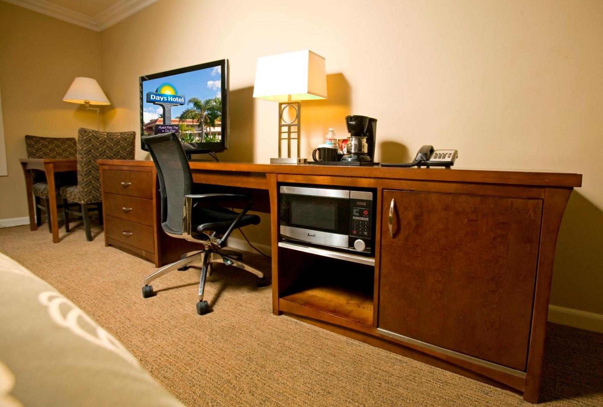 Premier Queen Room with Two Queen Beds - Non-Smoking