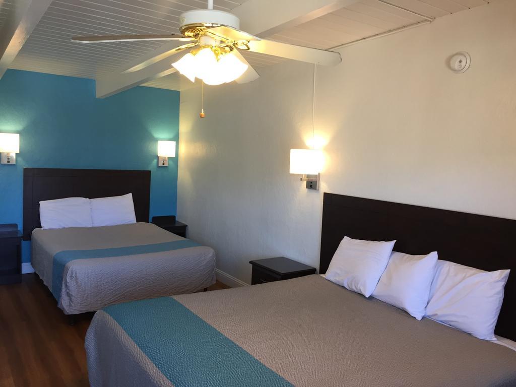 Queen Room with Two Queen Beds - Non-Smoking