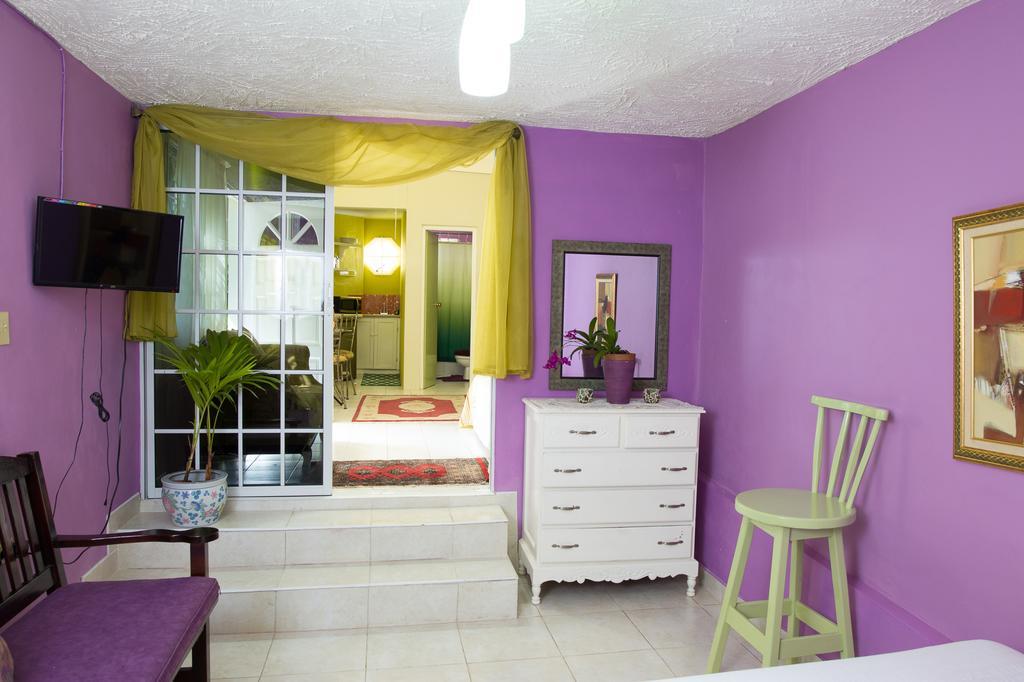 Deluxe Queen Suite