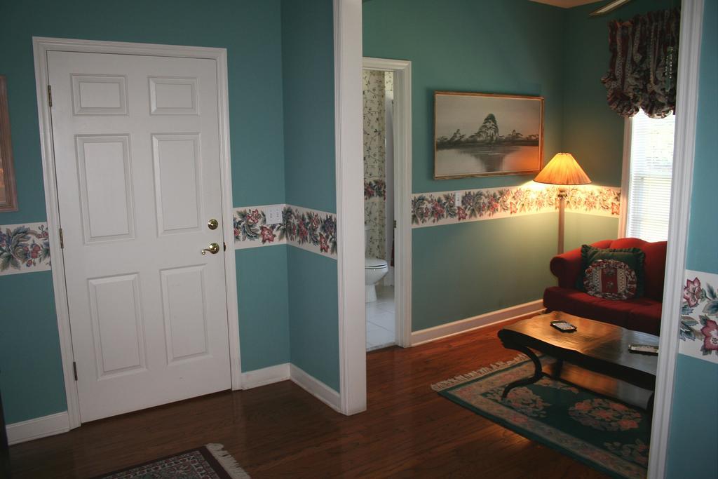 Superior King Suite with Lake View Not Pet Friendly
