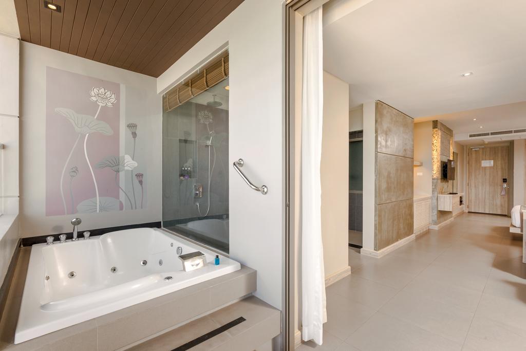 Junior Suite with Sea View and Spa Bath,656236704:JPEG