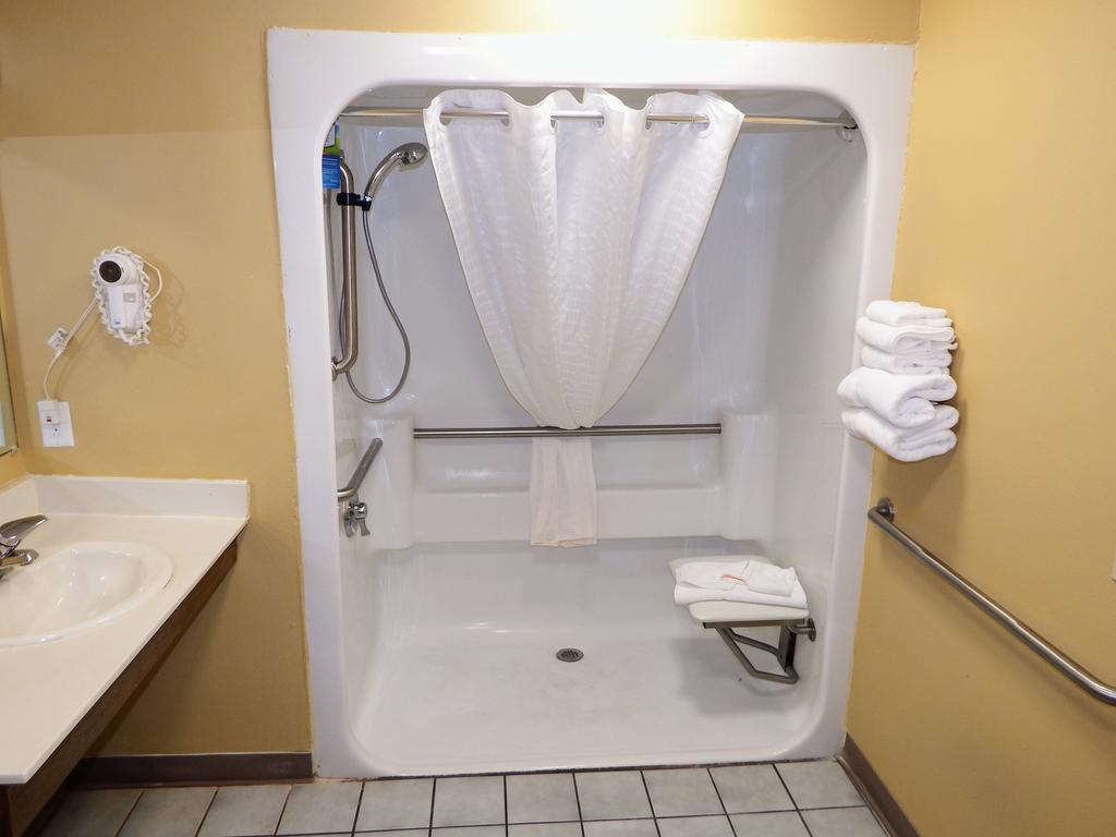 Double Room with Two Double Beds - Disability Access