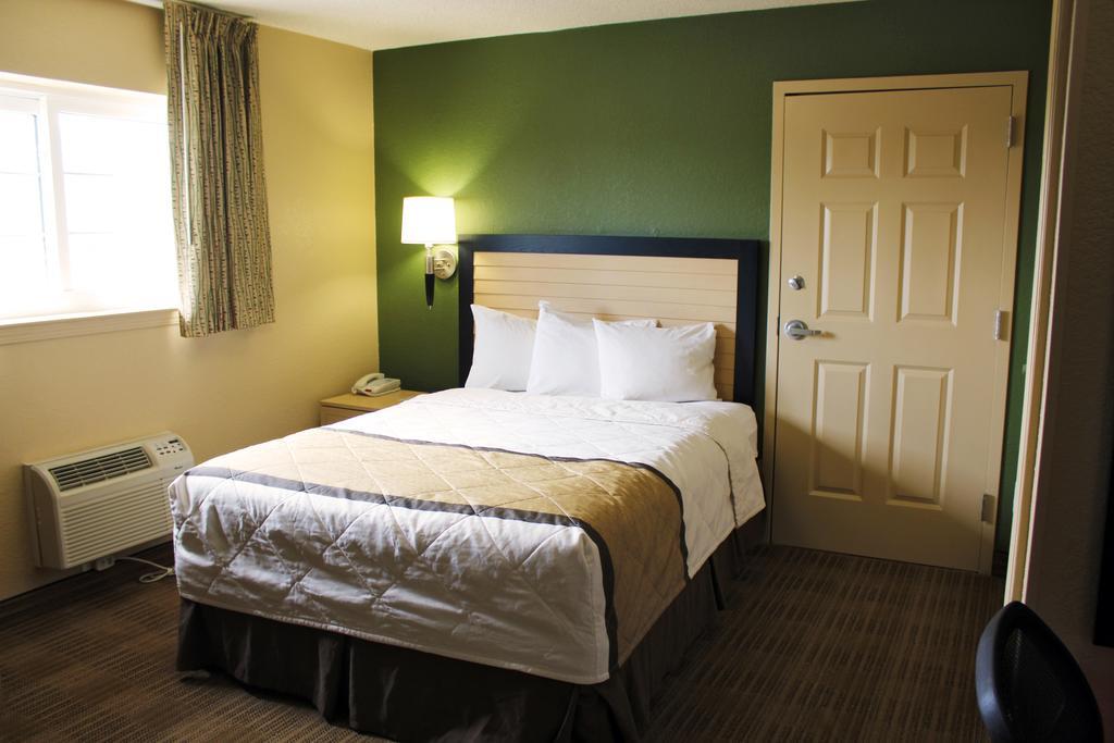 Queen studio with 1 Queen Bed - Disability Access/Non-Smoking