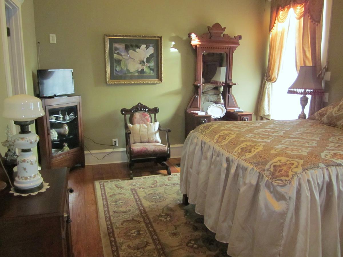 Queen Room with Spa Bath