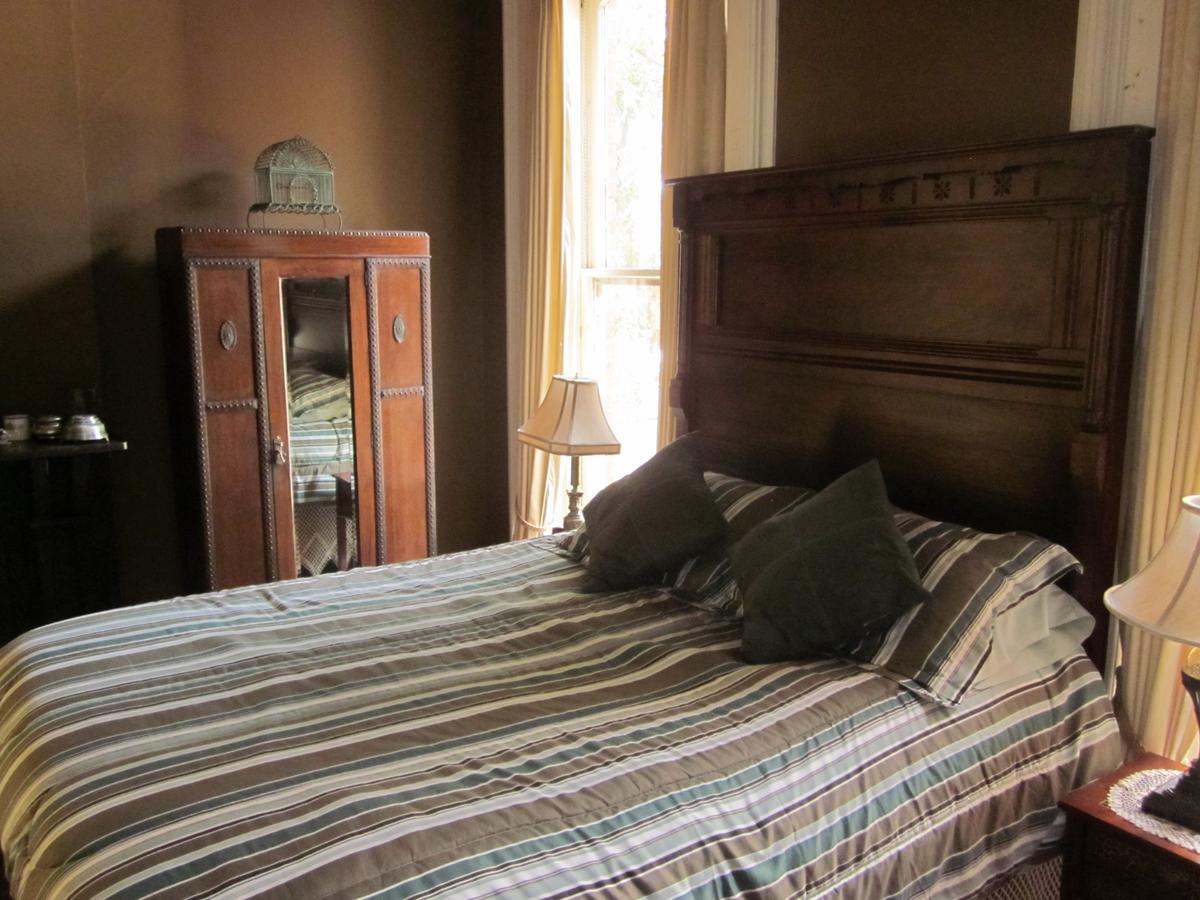 Queen Room with Shared Bathroom