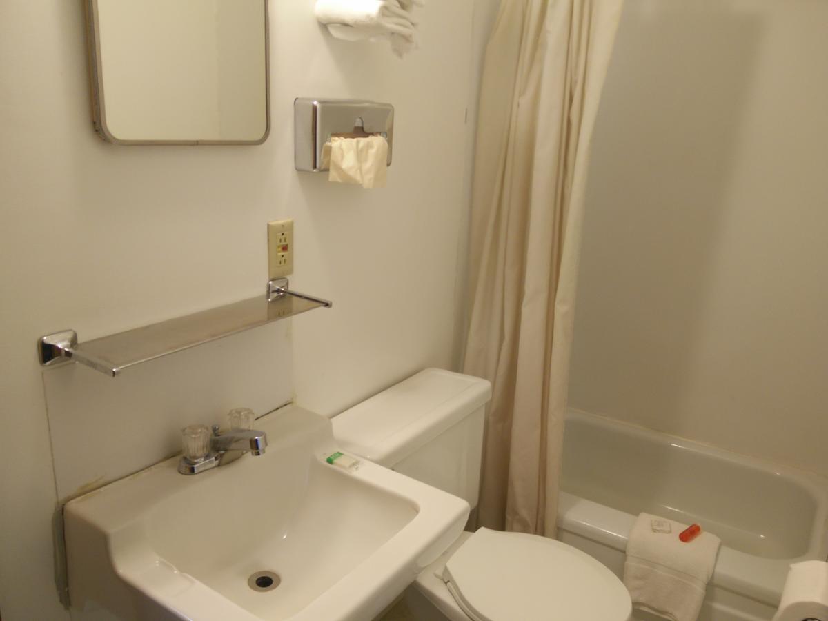 Single Queen Room