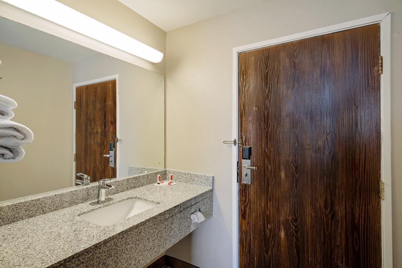 Queen Room - Non-Smoking