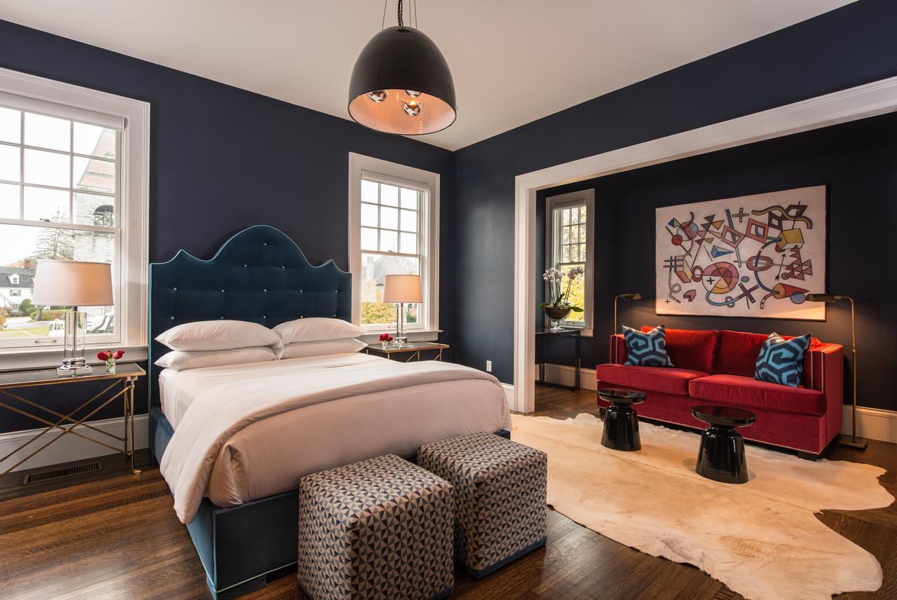 Luxury Queen Room with Church View