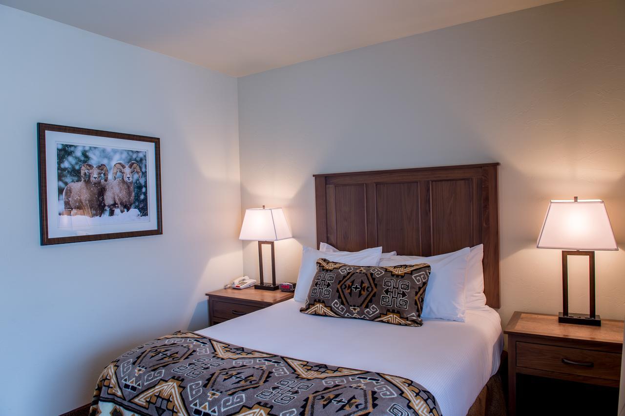 Queen Suite with Two Queen Beds