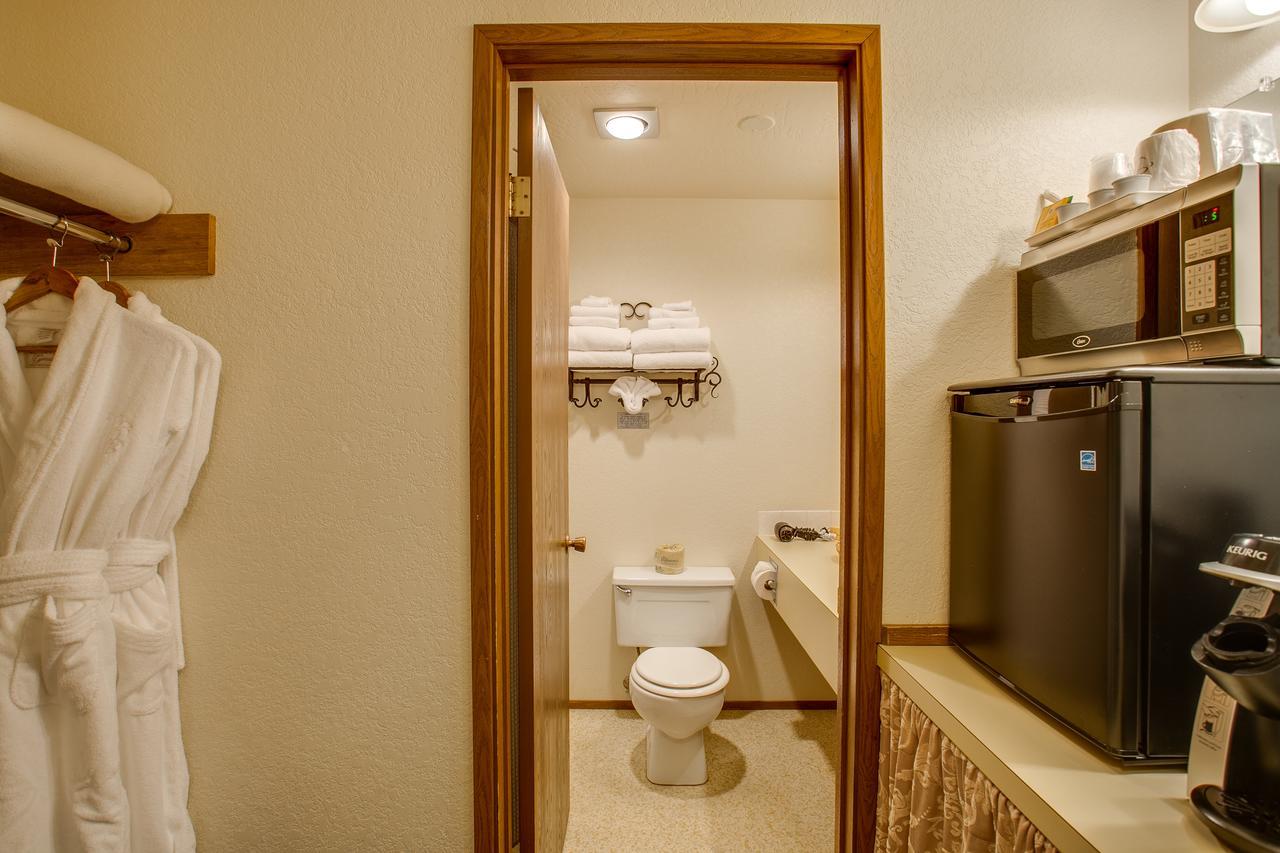 Queen Room with Balcony and River View,516761136:JPEG