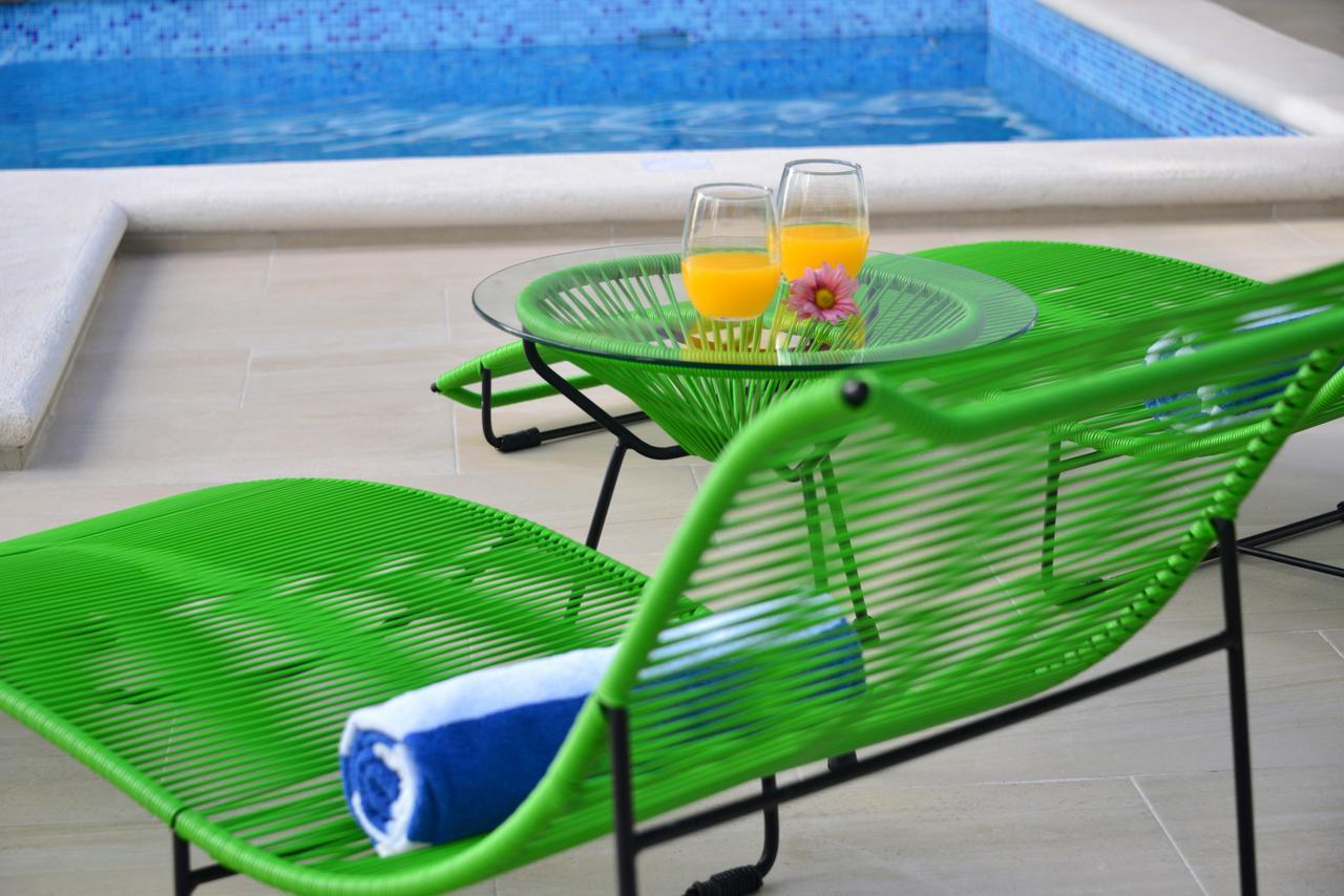 Grand Deluxe Room Pool Side