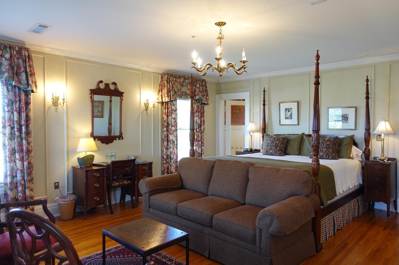 Deluxe King Room - Maclellan House