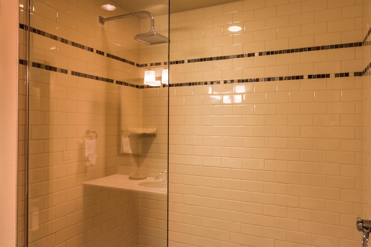 Top Floor Riverfront King with Tub