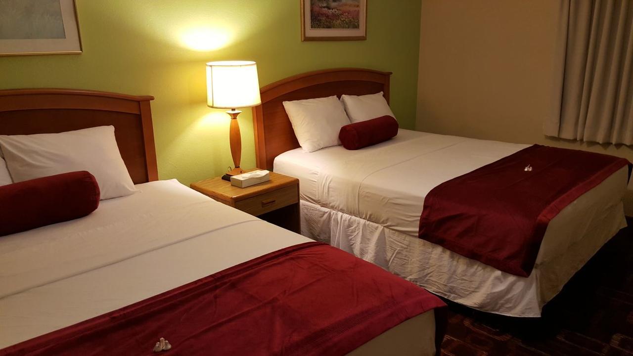 Deluxe Queen Room